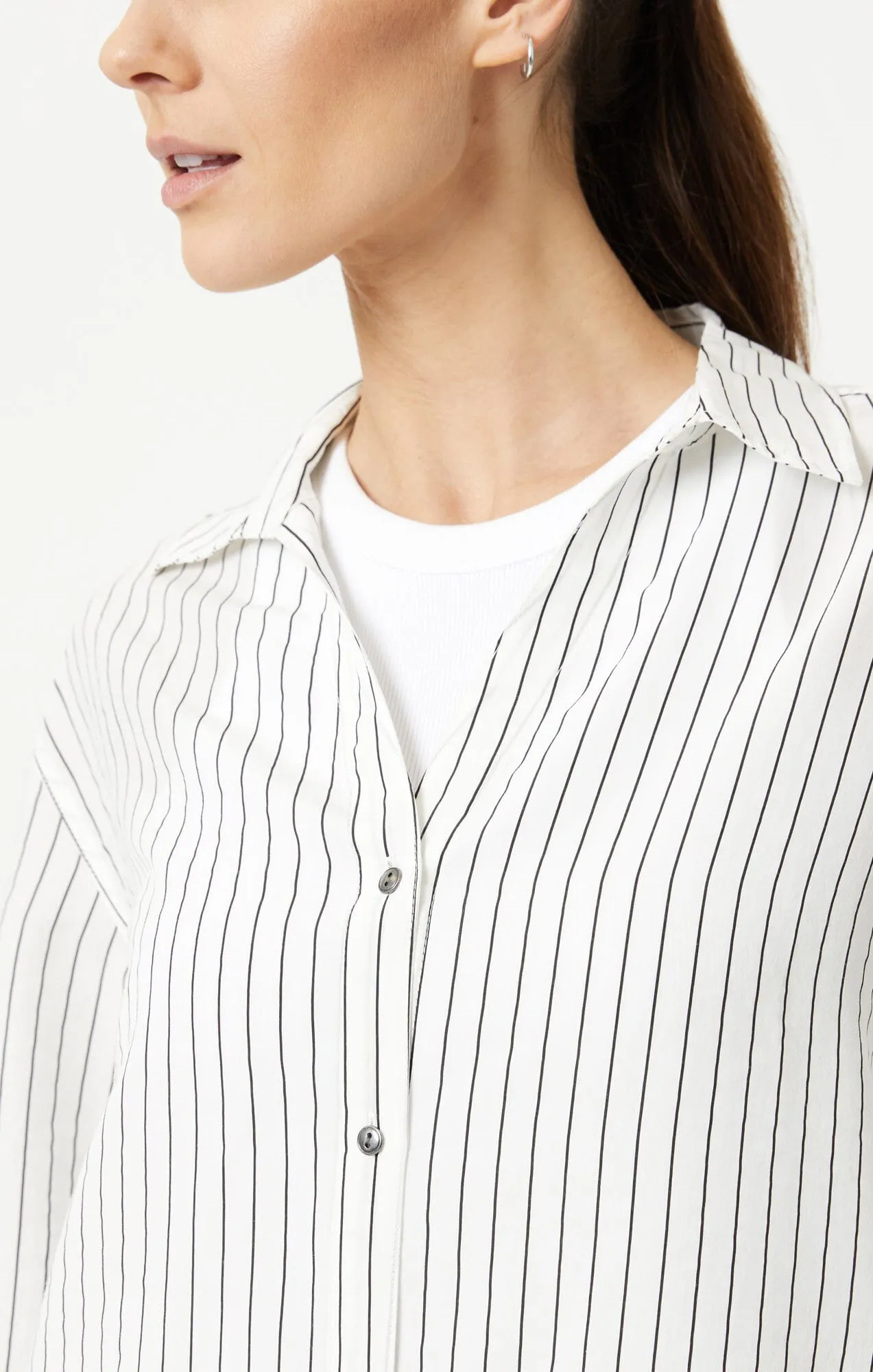 BUTTON-UP LONG SLEEVE SHIRT IN BLACK STRIPE