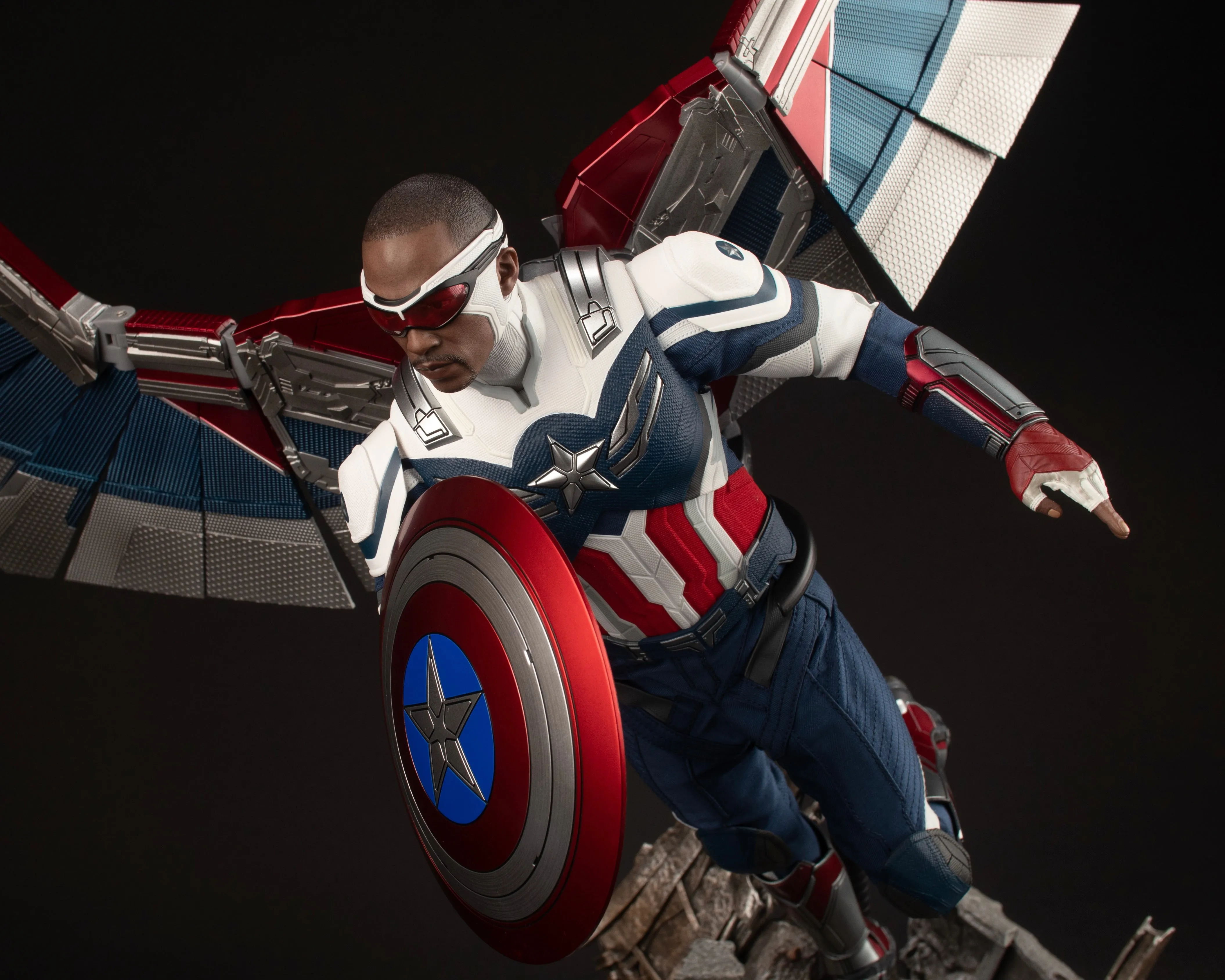 Hot Toys TMS040 Marvel The Falcon and the Winter Soldier Captain America